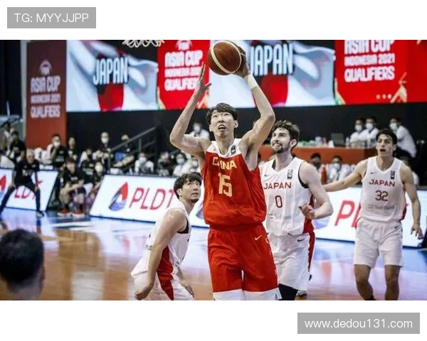 中国男篮迎战日本队决胜之战,周琦带伤坚持参赛引关注 中国男篮迎战日本队决胜之战,周琦带伤坚持参赛引关注