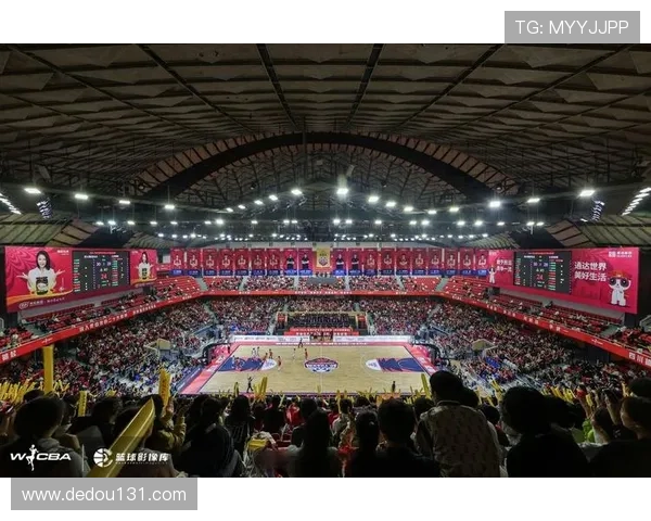 中国篮球联赛迎来全新赛季 多支球队补强阵容力争冠军 中国篮球联赛迎来全新赛季 多支球队补强阵容力争冠军