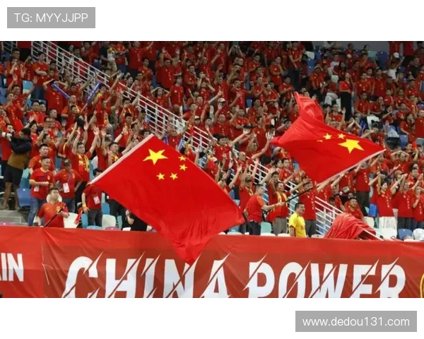 中国足球队迎战日本队,主场迎来世界杯预选赛关键一战 中国足球队迎战日本队,主场迎来世界杯预选赛关键一战