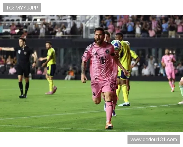 梅西加盟迈阿密国际后首度亮相赛场上演精彩进球引爆全场激情 梅西加盟迈阿密国际后首度亮相赛场上演精彩进球引爆全场激情