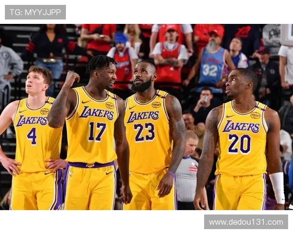 湖人逆转勇士詹姆斯砍下三双助球队取连胜震撼全场 湖人逆转勇士詹姆斯砍下三双助球队取连胜震撼全场