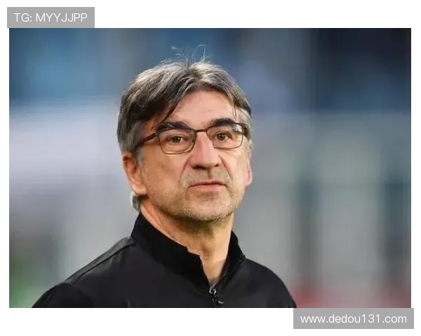 罗马队正式签约新外援 强力引援助力球队冲击赛季目标 罗马队正式签约新外援 强力引援助力球队冲击赛季目标